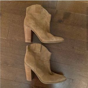 Kenneth Cole Woman's SPARTA Cognac Brown
Suede Heeled Ankle Boot Booties